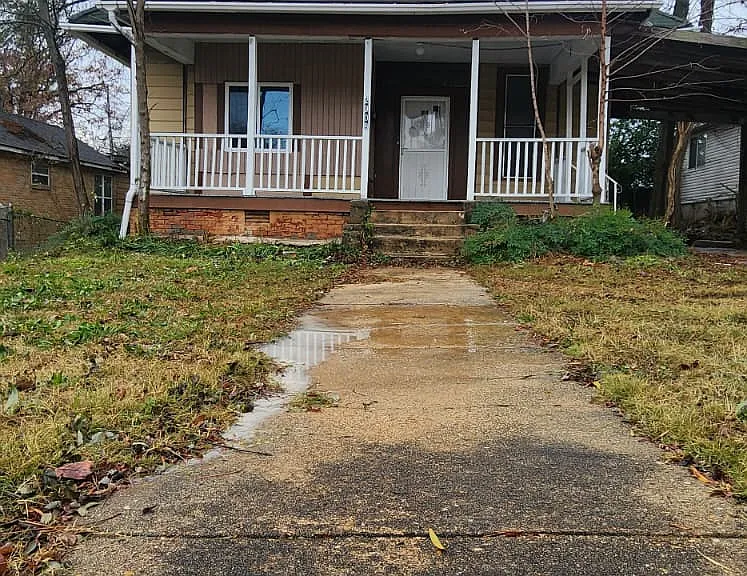 2908 S Battery St — Photo 2