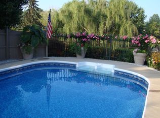 2520 Lookout Ct, Greenwood, IN 46143