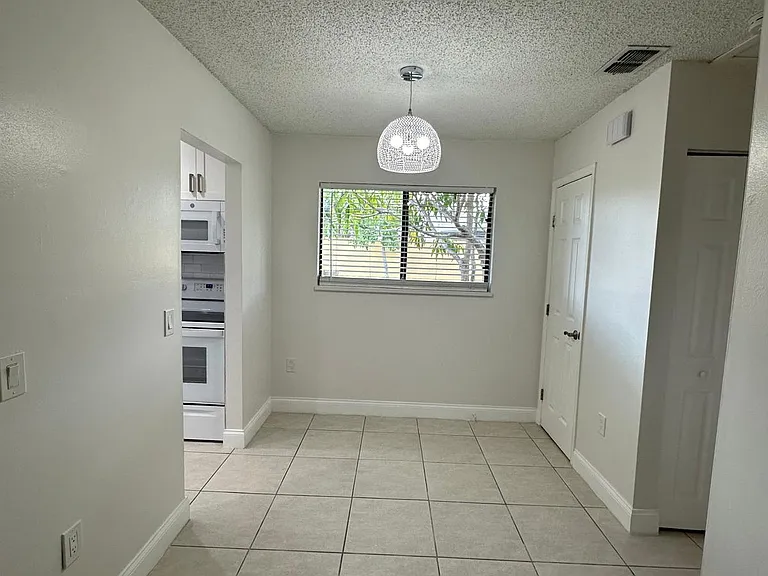 NOOK/DINNING ROOM.