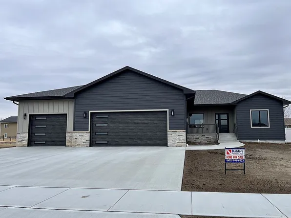 1517 Torrey Pines Ave, Mitchell, SD 57301