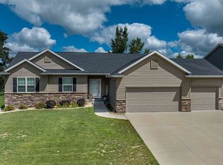 2502 Vaughn Dr, Marion, IA 52302