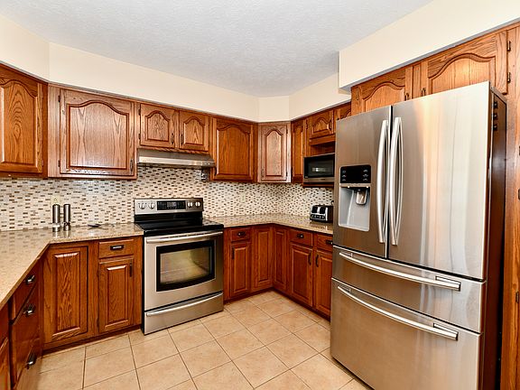 4th image of 1010 Lakewood North Dr