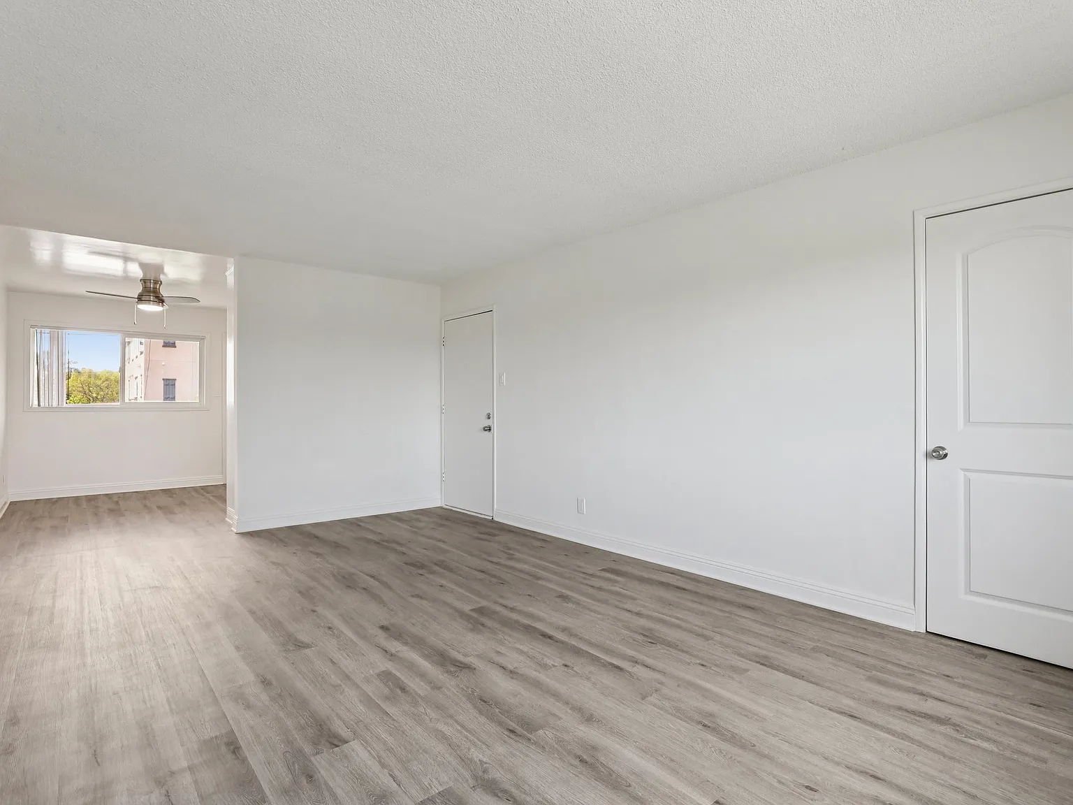 Mavis Plaza Apartments — Photo 3