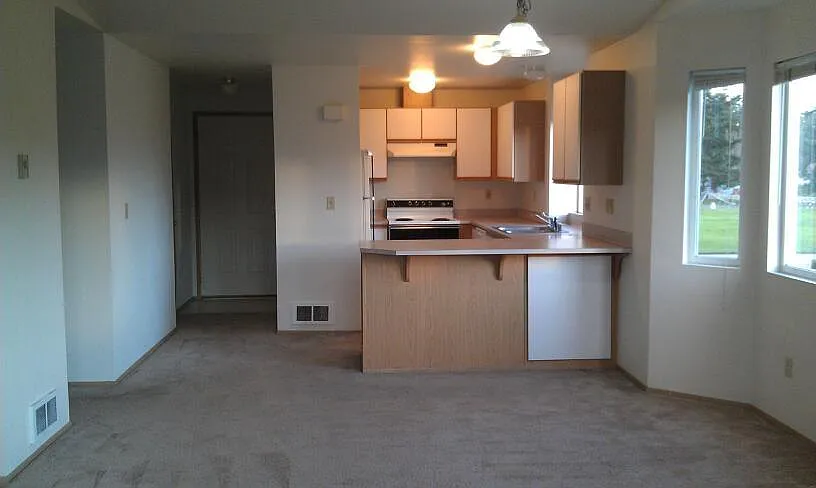 Oversized 2 Bedroom Condo Near NAS Whidbey & Shopping! — Photo 4