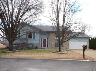 5466 Oakcrest Dr, Imperial, MO 63052