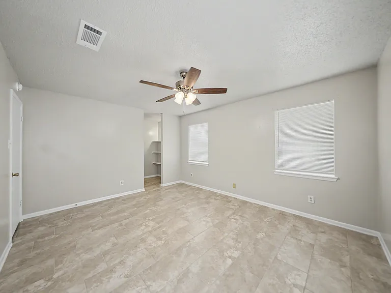 1902 Patricia St — Photo 11
