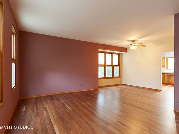 3rd image of 93 Cambridge Dr