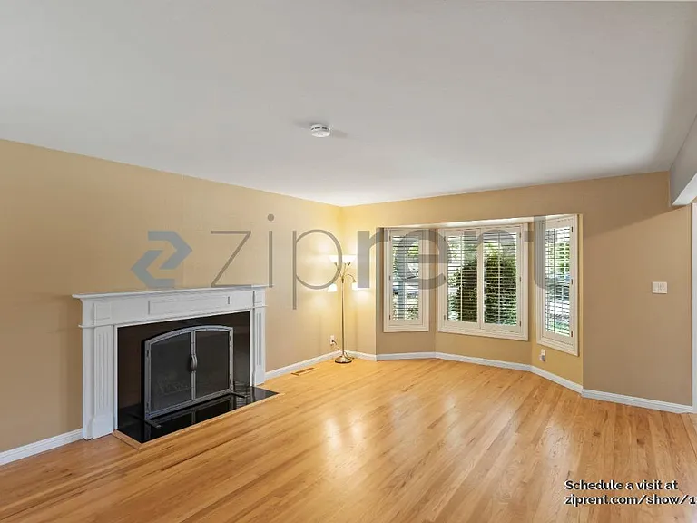 1602 Saint Regis Dr — Photo 4