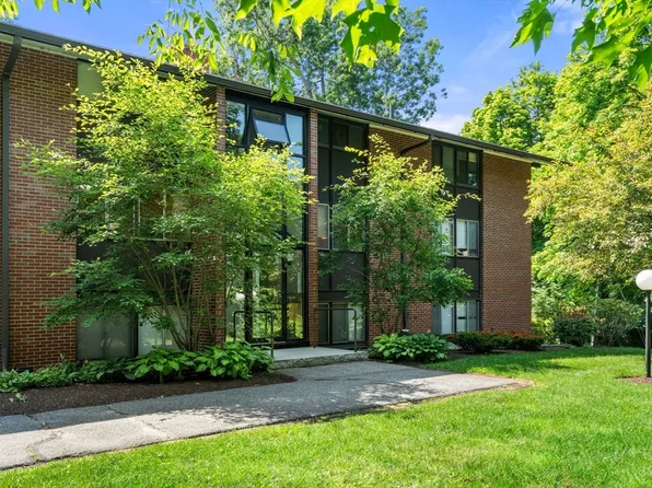 7 Longwood Dr #207, Andover, MA 01810
