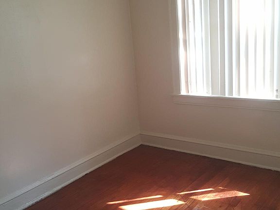 3rd image of 8218 S Woodlawn Ave