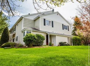 19 Magnolia Ln, Warwick, NY 10990