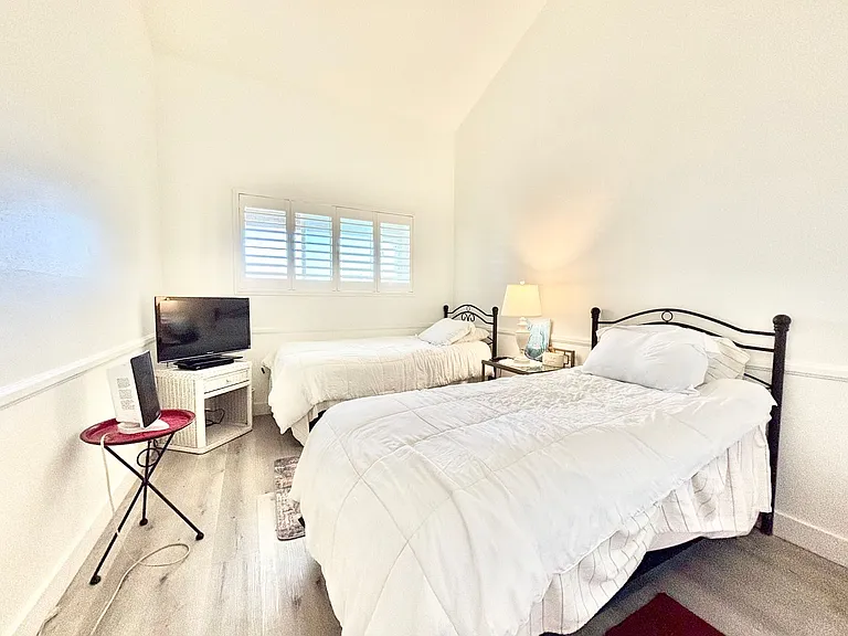 550 Ebbtide Cir — Photo 18