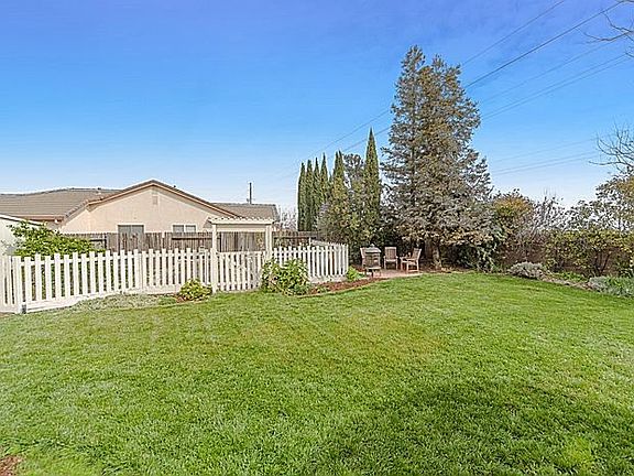 2nd image of 1003 Huston Cir