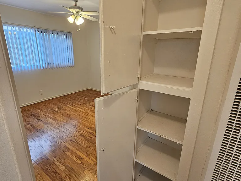5332 Kester Ave — Photo 7