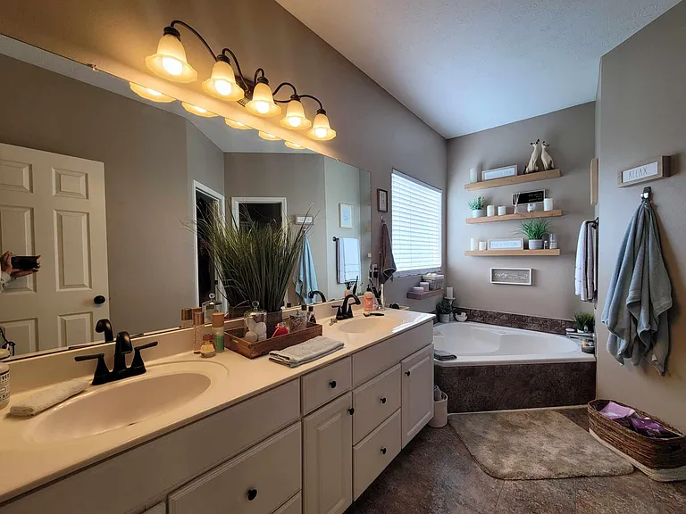 18610 L Cir — Photo 10