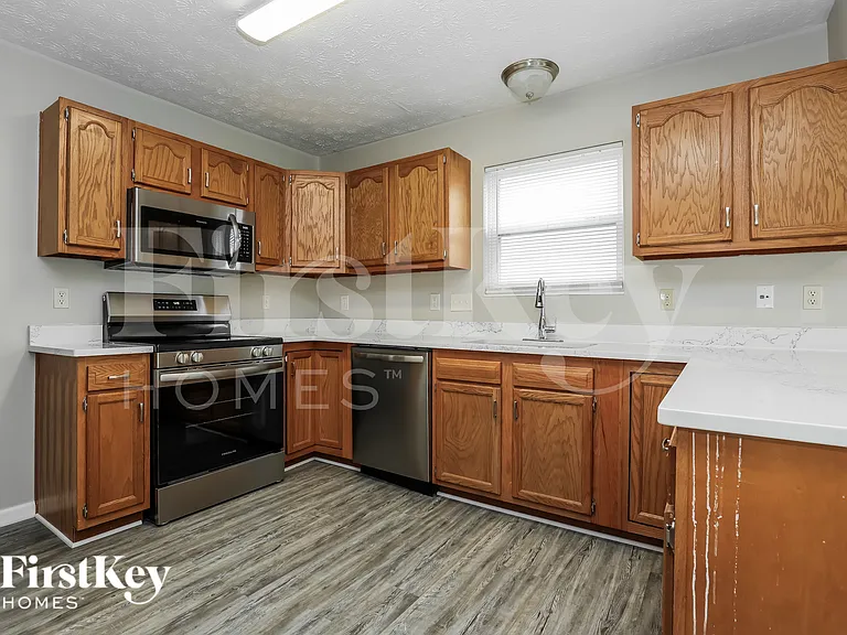5712 Clemens Dr — Photo 6
