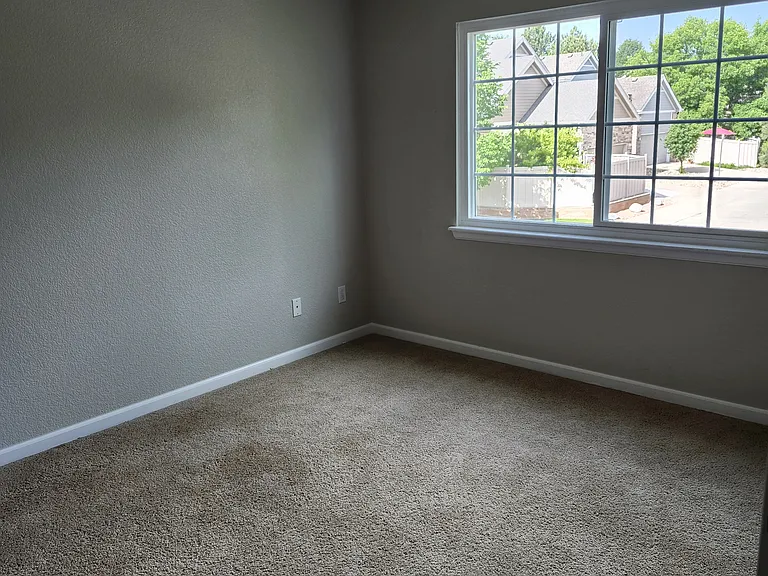 1432 Whitehall Dr #F — Photo 12