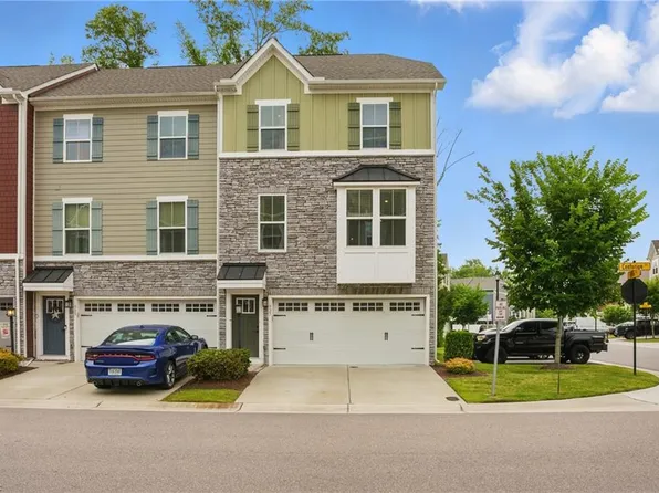 927 Centurion Cir, Chesapeake, VA 23323