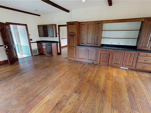 5th image of 2380 W 130th St