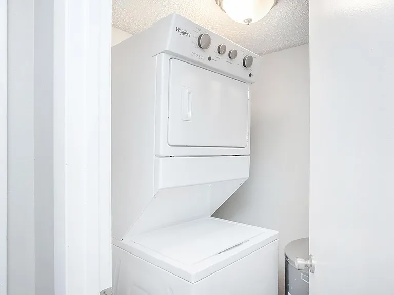 Highgate Apartments — Photo 12