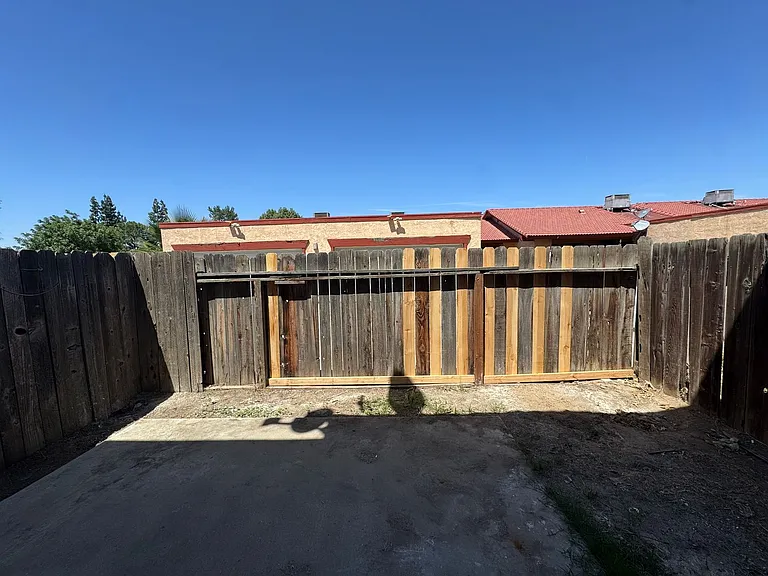 4208 White Ln — Photo 12