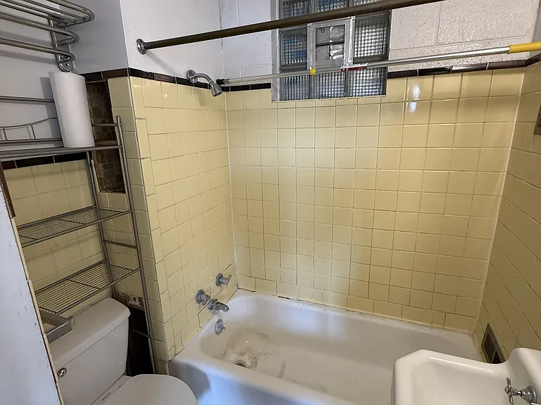 803 W Spruce St #2 — Photo 3