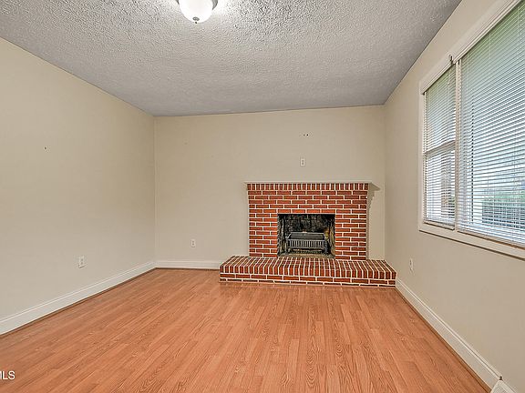 4th image of 757 W Jackson St
