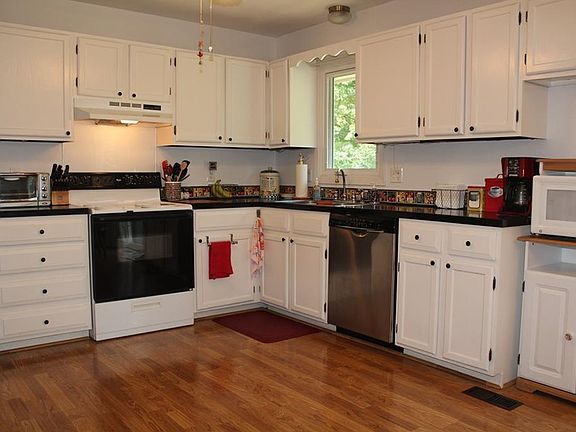 2nd image of 1100 Stephen Ct