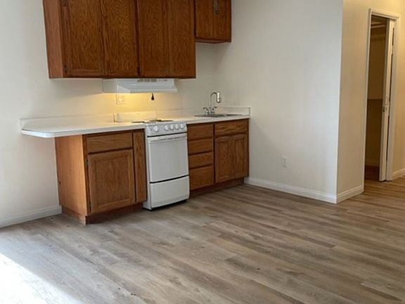 4th image of 4792 Leroy St #B