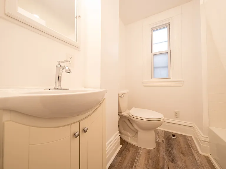 918 E 17th St #1 — Photo 10