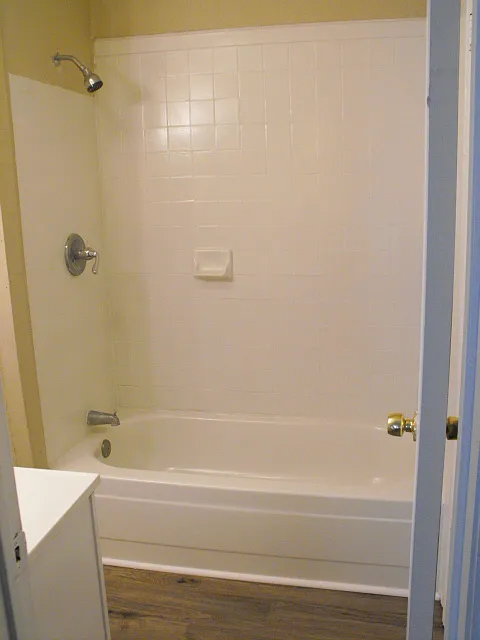 Large 5 bed 2 bath home! — Photo 2