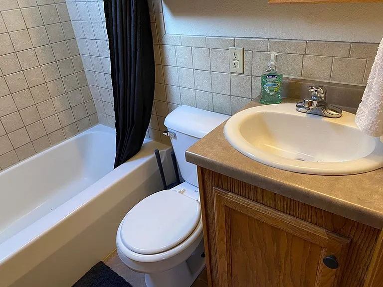 410 N Maple Ave — Photo 18