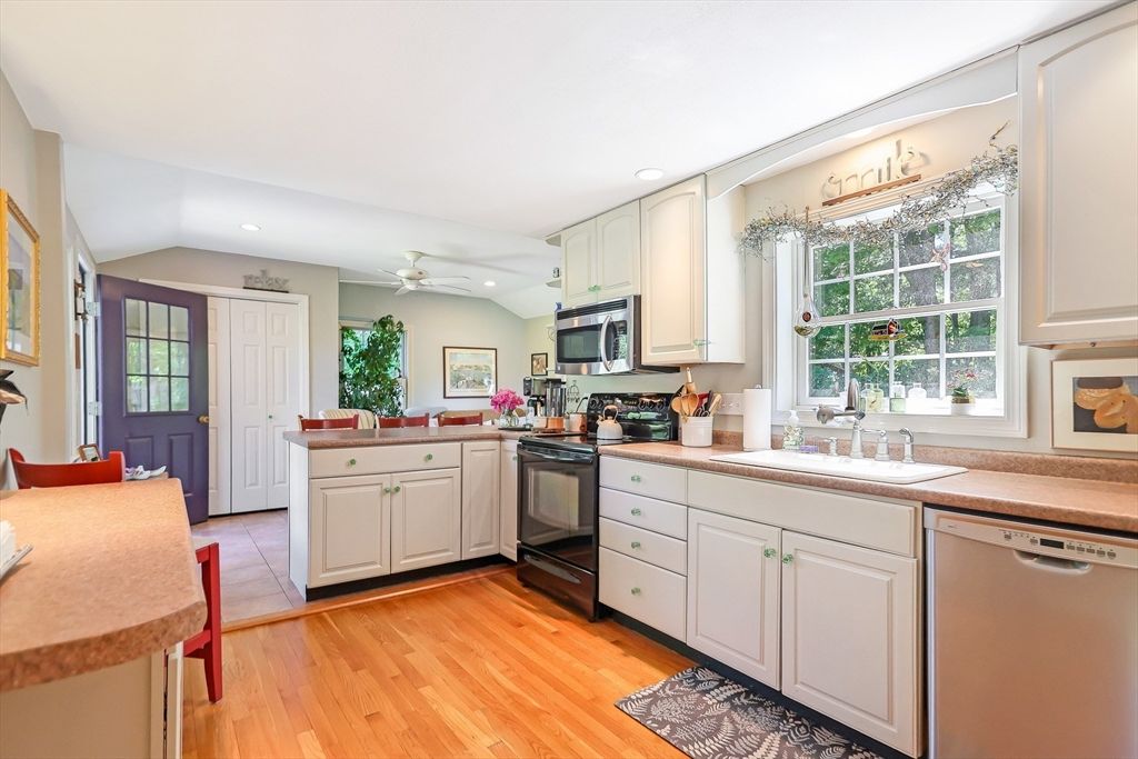 5 Pandora Dr, Groveland, MA - View 6
