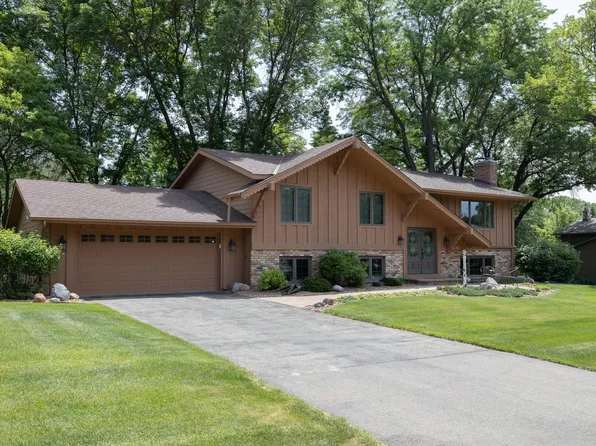 106 Sweetwater Dr, Apple Valley, MN 55124