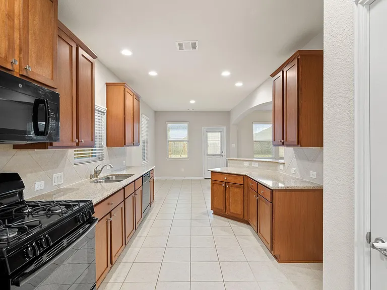 135 San Bernard Dr — Photo 8