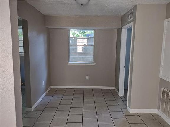 3rd image of 2906 Clermont St