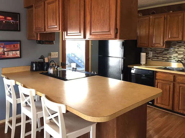 1781 N Jantzen Ave — Photo 26