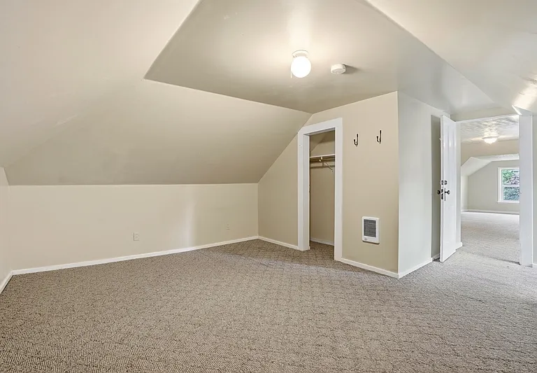 1011 E Augusta Ave — Photo 23