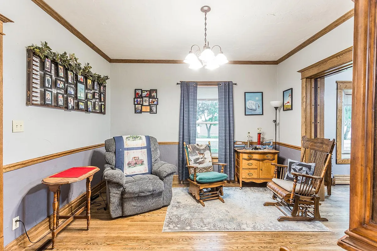 Building Photo - 417 Valley Dr