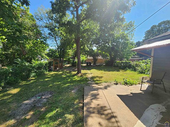 4th image of 2420 SE Maryland Ave