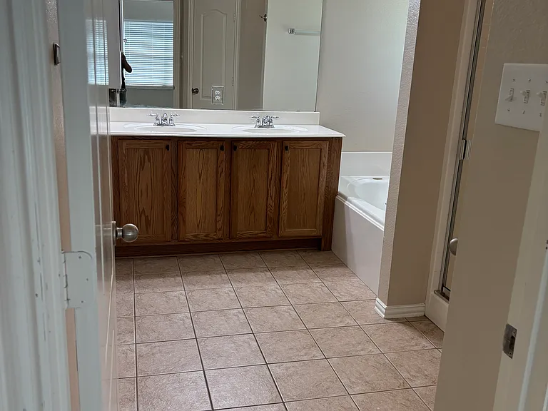Master Bath: Double Sinks, Walk in Shower, Garden Tub. Full Tile