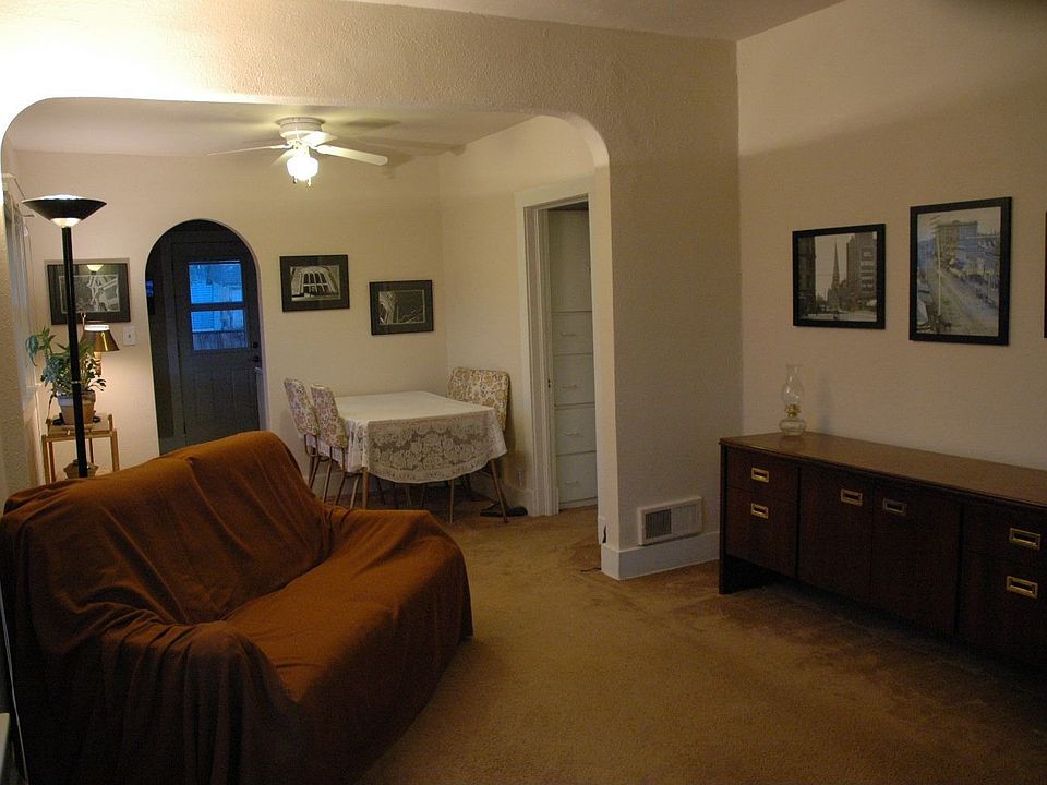 living room/dining room