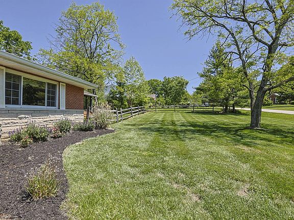 3rd image of 724 Pine Ridge Rd