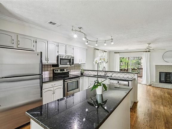 3rd image of 222 Forkner Dr APT 18