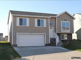 17117 Barnett St, Omaha, NE 68116