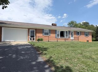 303 Howardsville Rd, Staunton, VA 24401