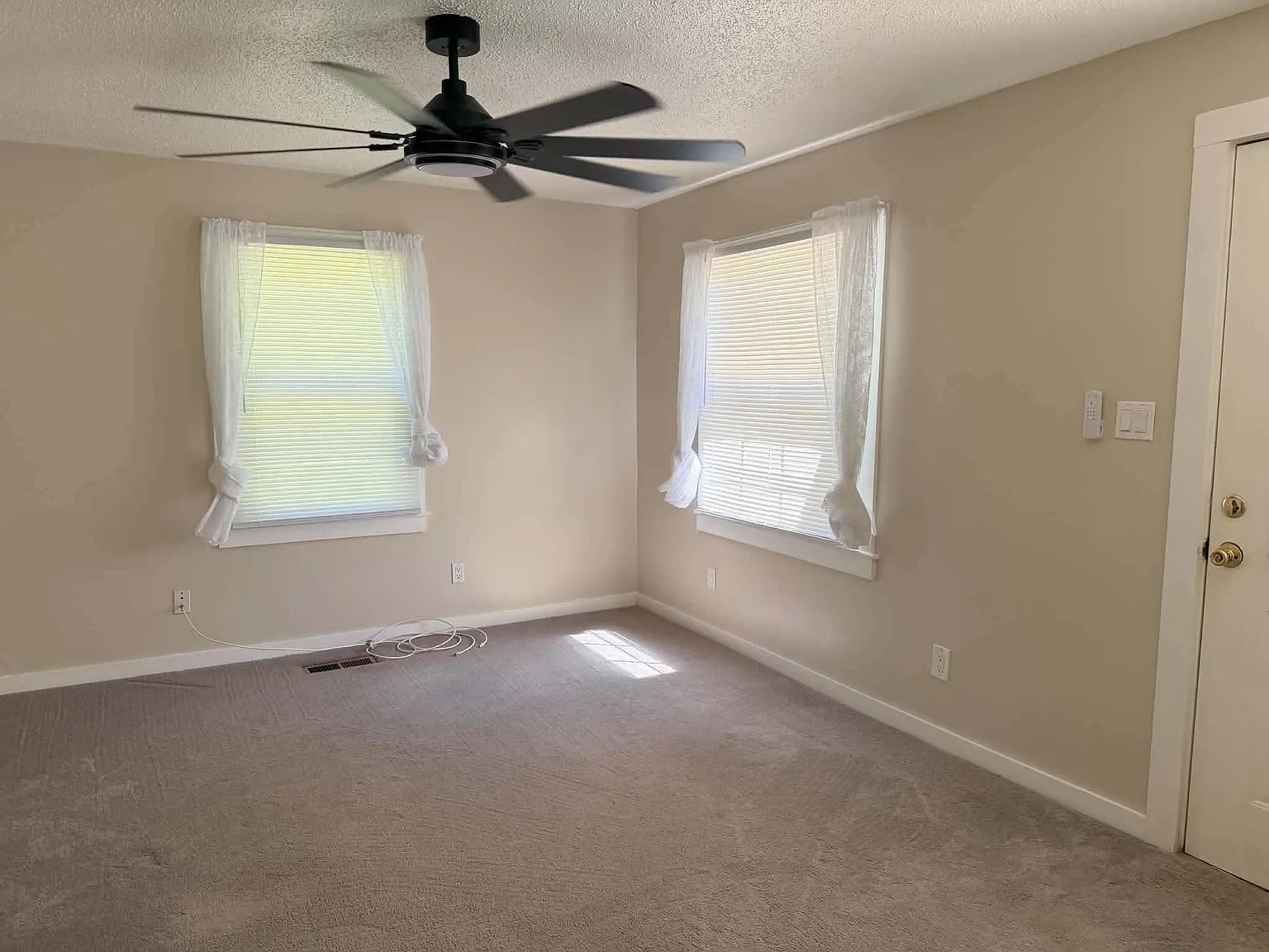 2 bed, 750 sqft, $1,300 — Photo 3