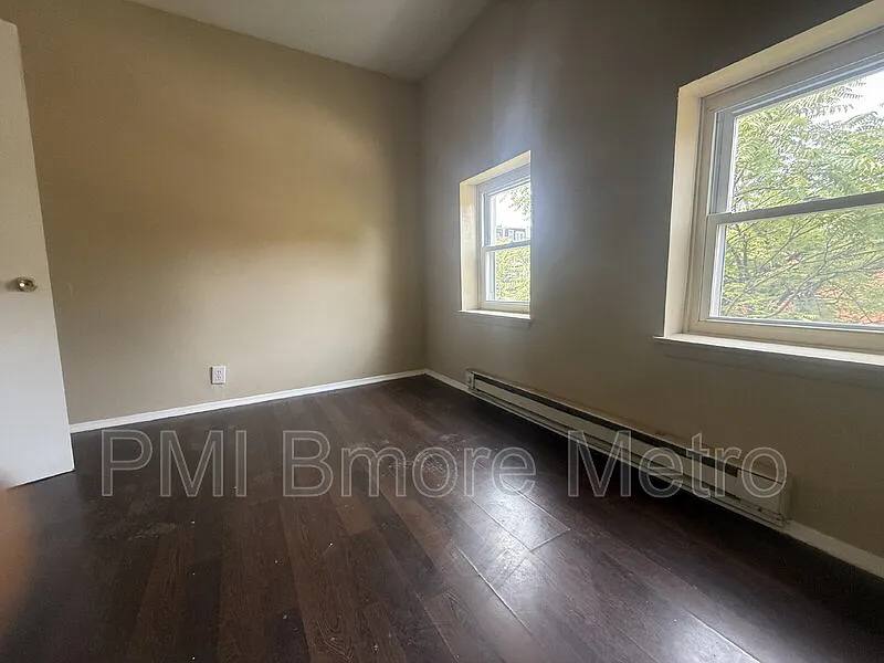 2 bed, 1.0 bath, 1000 sqft, $1,300 — Photo 4