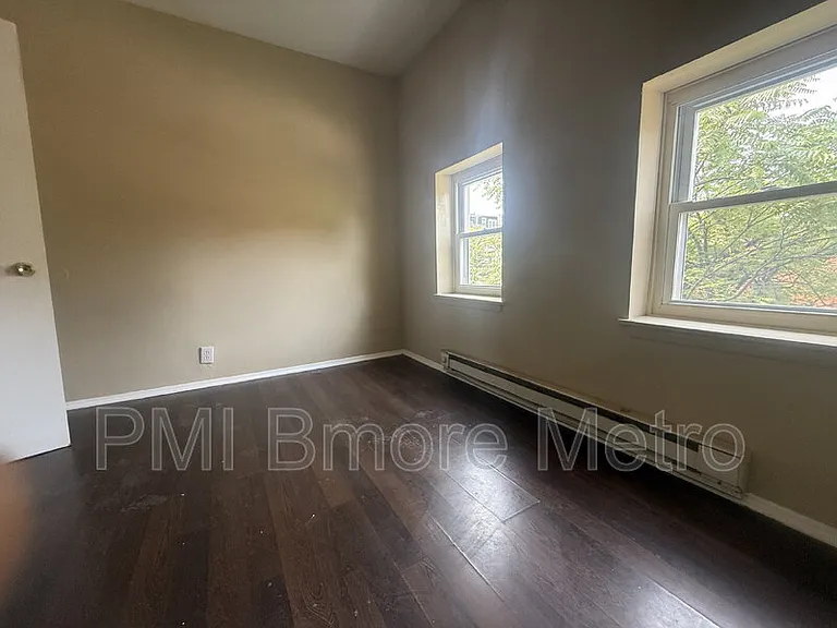 720 Newington Ave — Photo 4