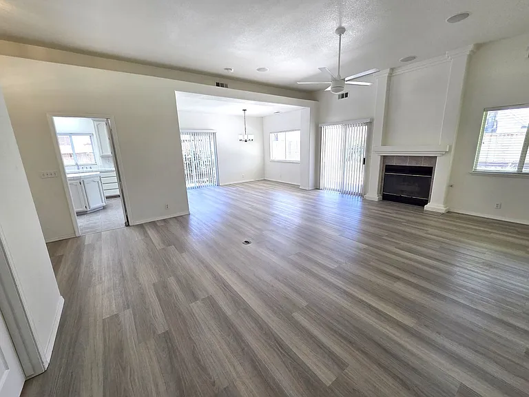 1417 E Laura Ct — Photo 4